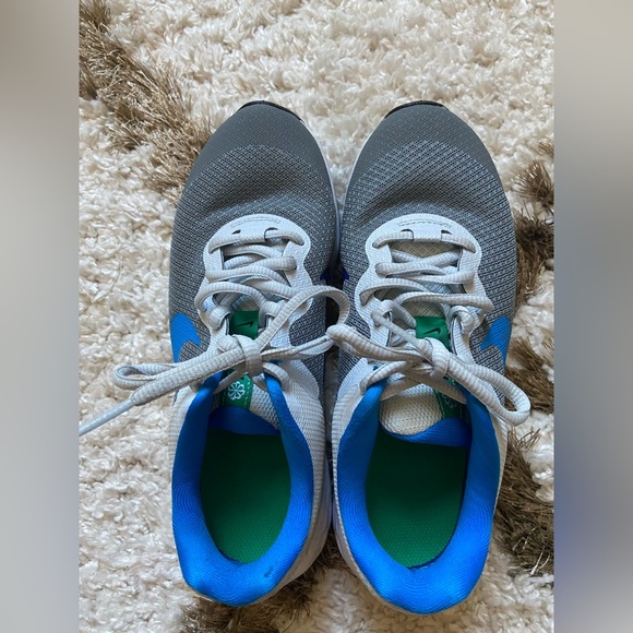 Nike Kids Gray and Blue Sneakers Size 4Y - Picture 2 of 9